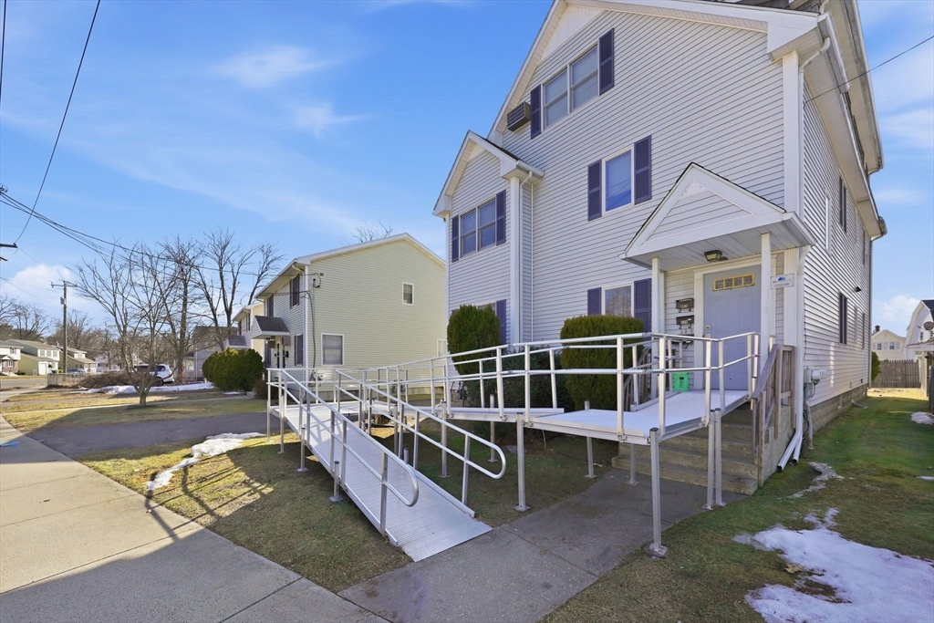 890-892 Saint James Ave