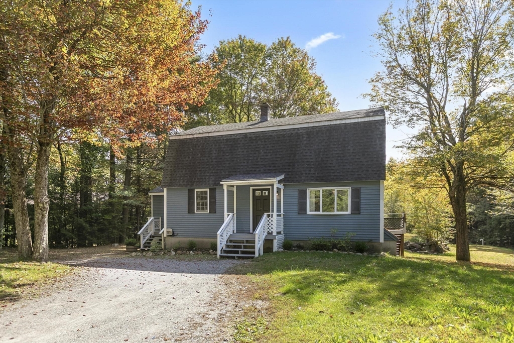 28 Holly Dr
