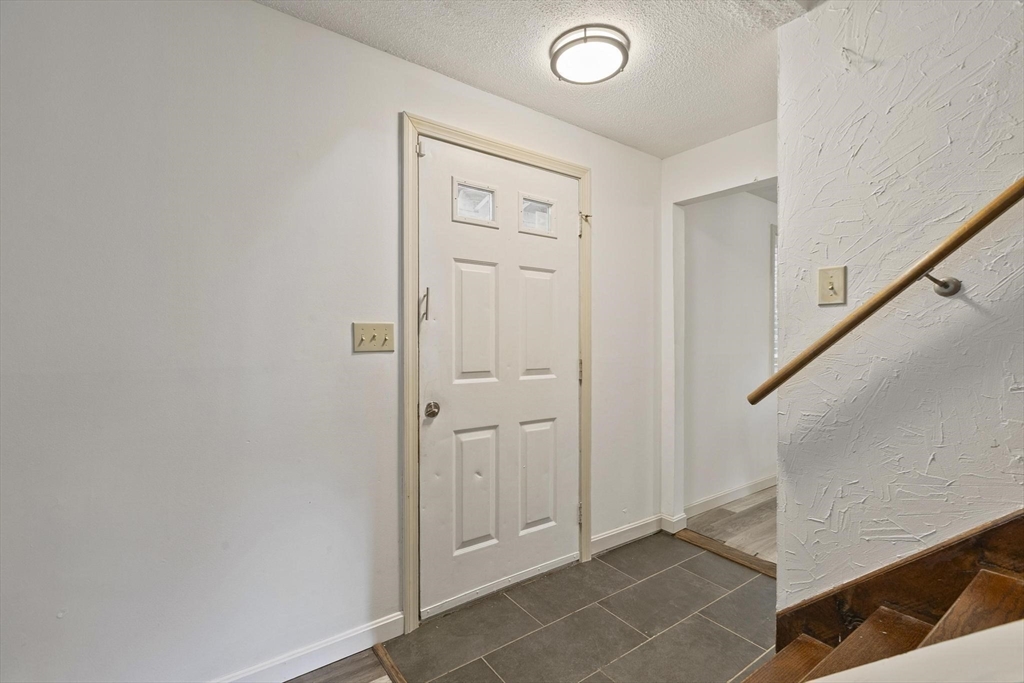 28 Holly Dr