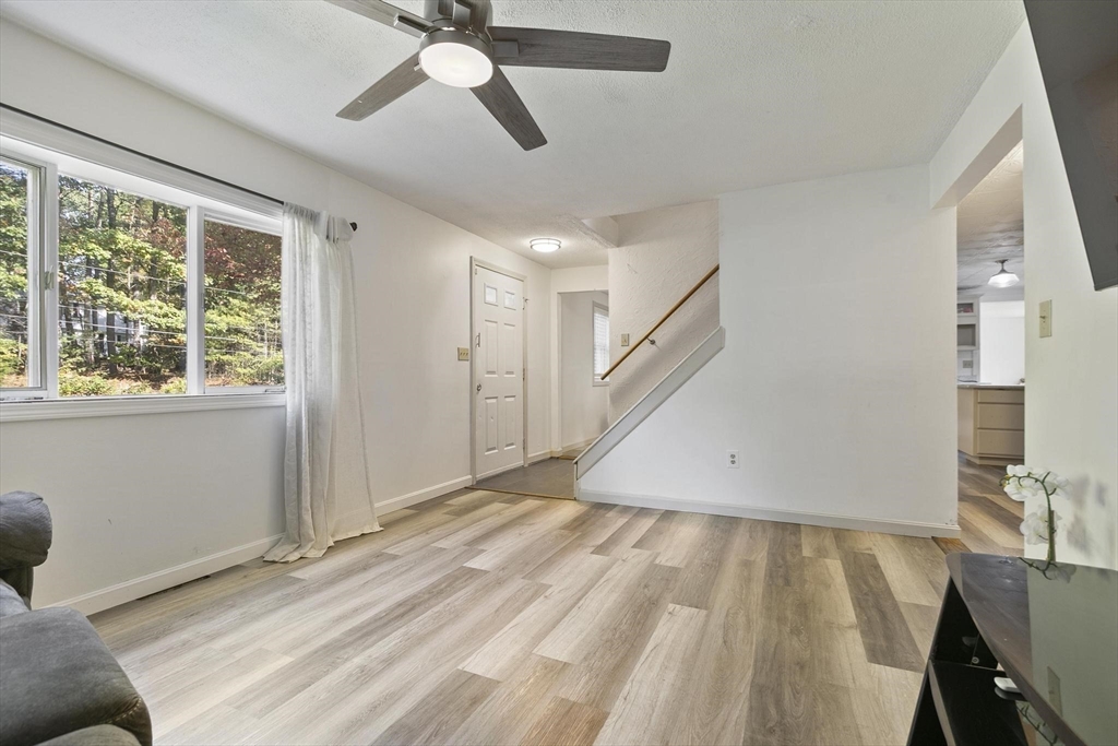 28 Holly Dr