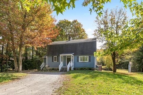 28 Holly Dr Gardner MA 01440