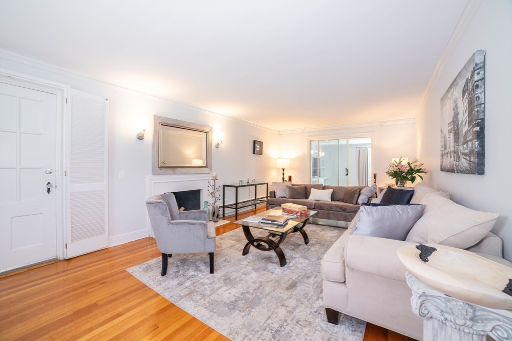 119 Newton Ave N