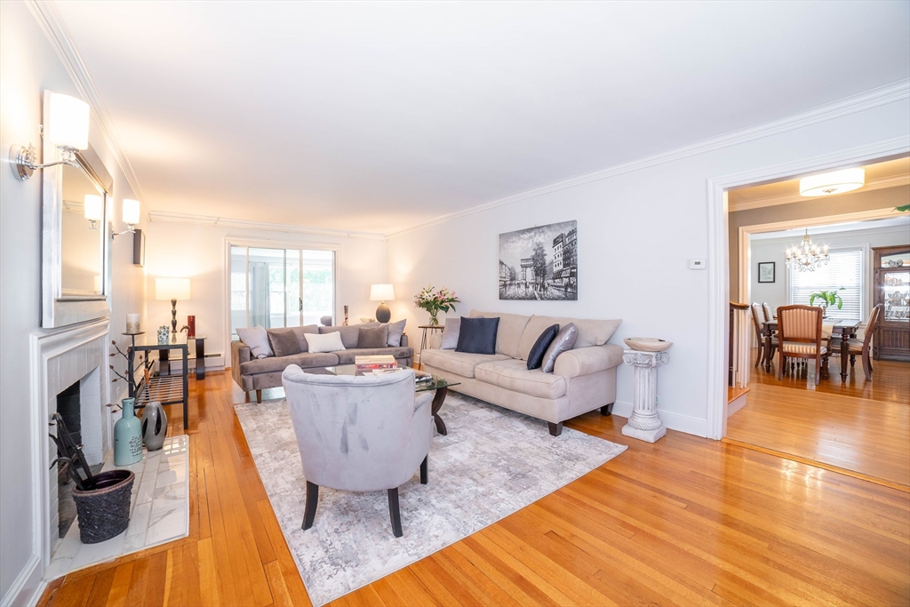 119 Newton Ave N
