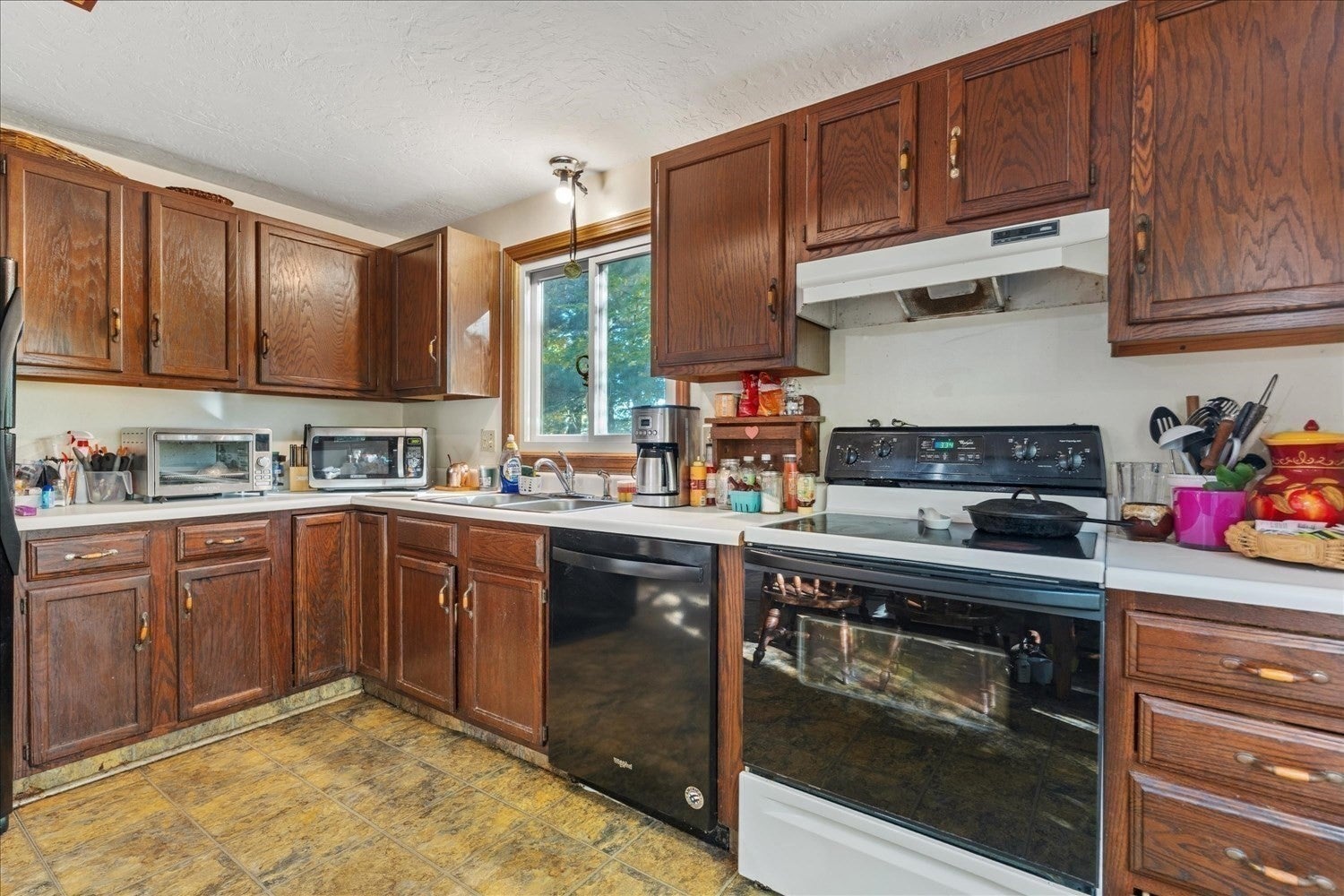 59 Iroquois Street, Worcester, MA Photo #6