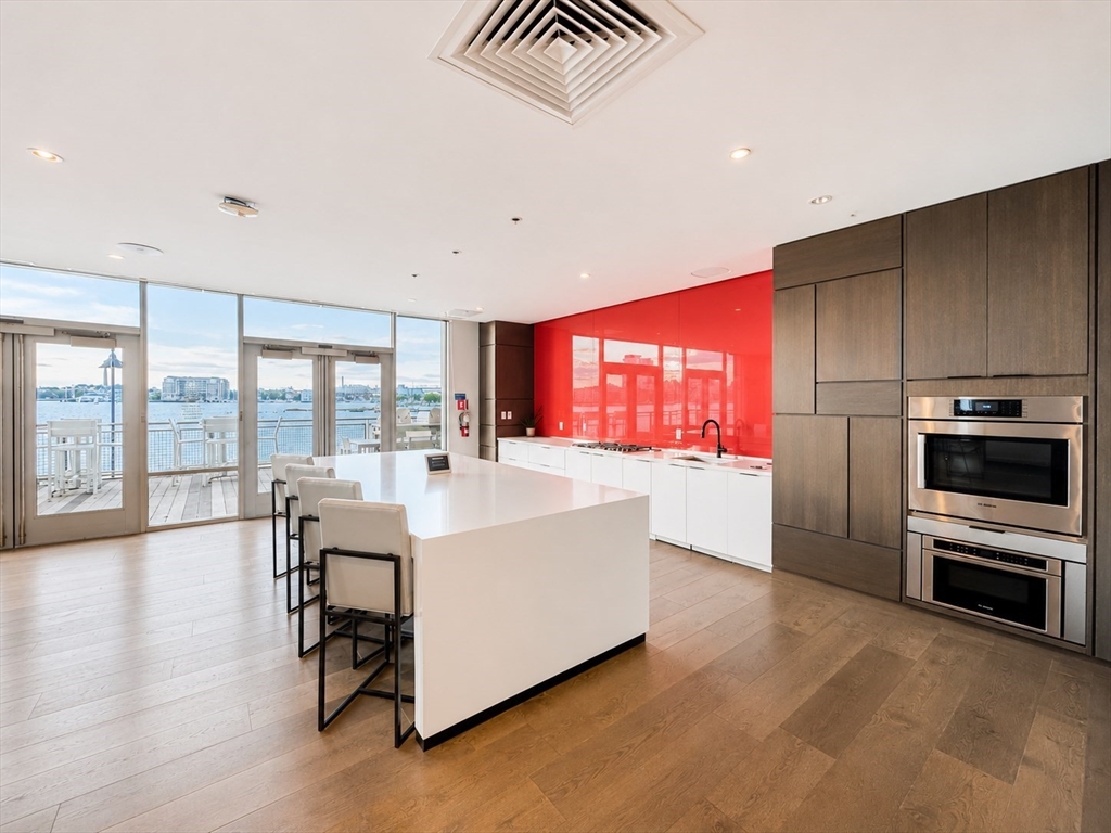 65 Lewis St 202