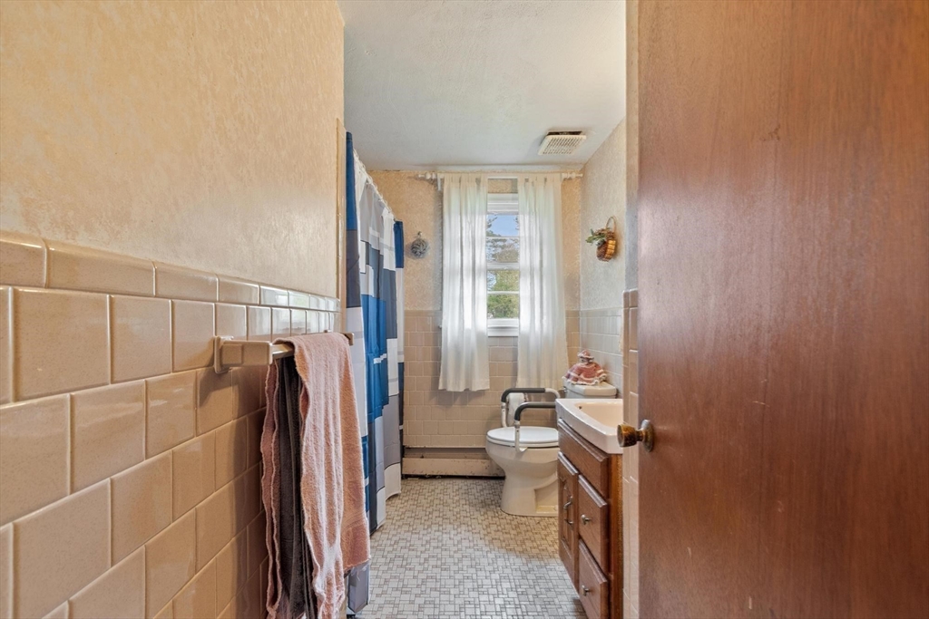 10 Meadowglen Rd, Billerica, MA Photo #21
