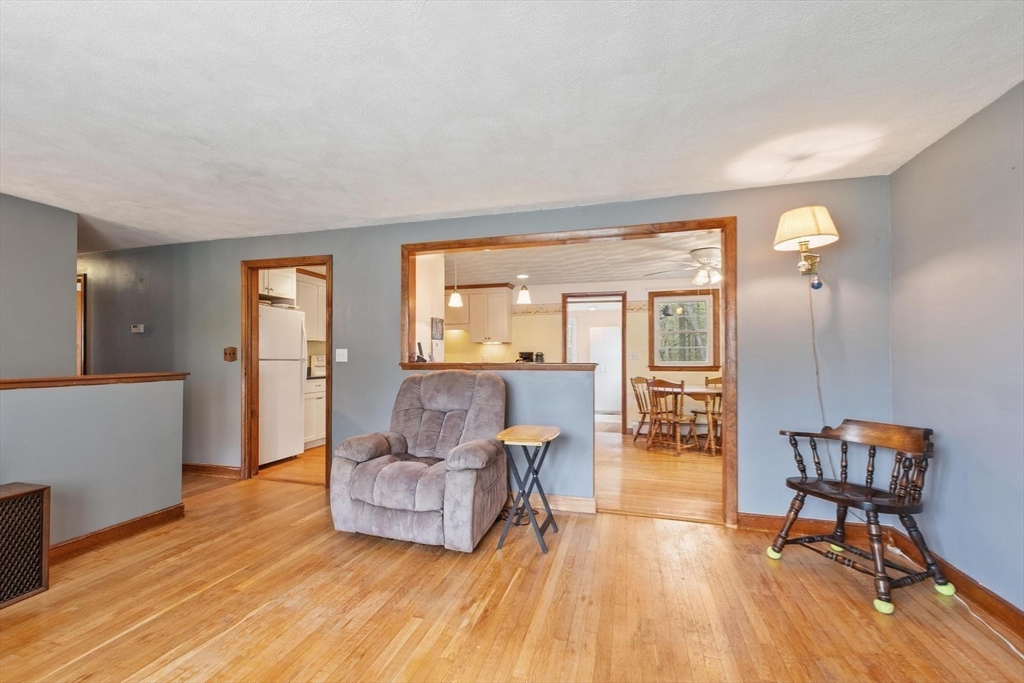 10 Meadowglen Rd, Billerica, MA Photo #7