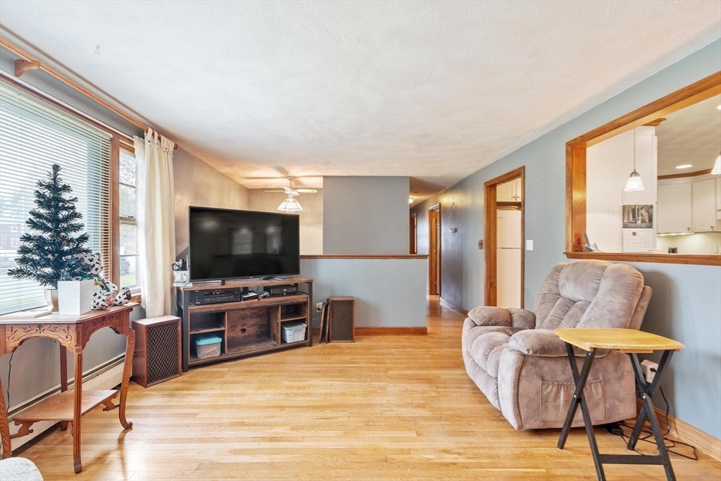 10 Meadowglen Rd, Billerica, MA Photo #5