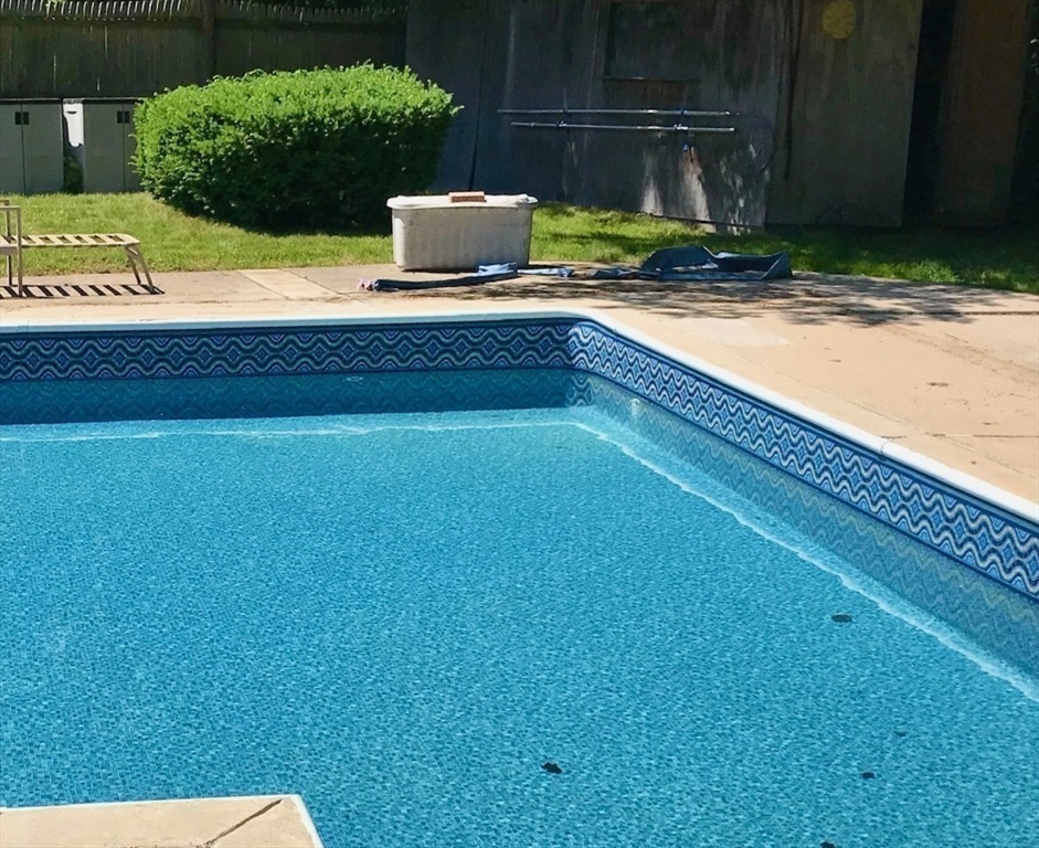 10 Meadowglen Rd, Billerica, MA Photo #32
