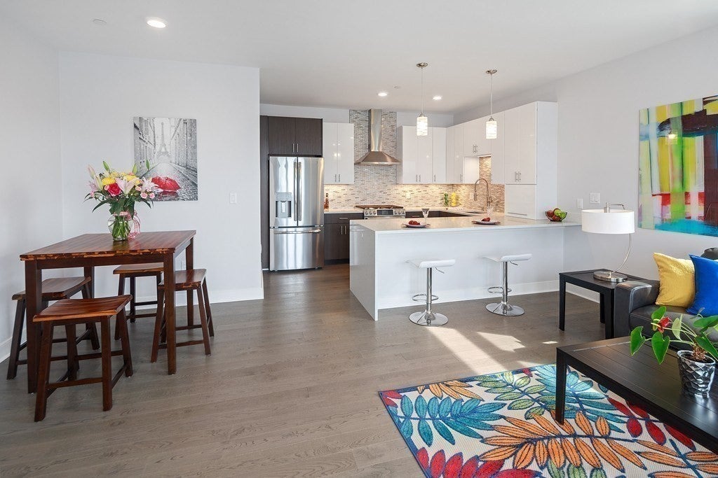 2 Cliveden St 601E