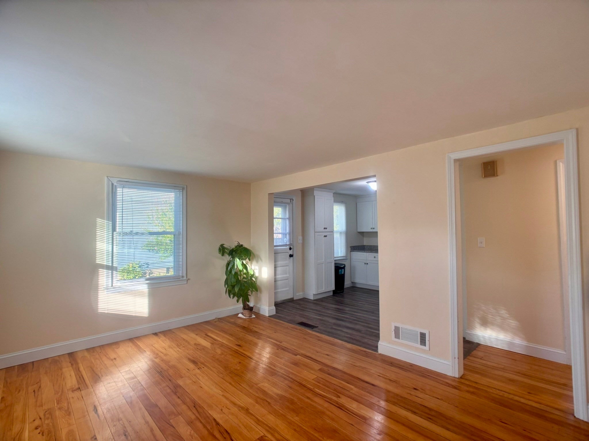 23 Midway St, Springfield, MA, 23 Midway St, Springfield, MA Photo #9