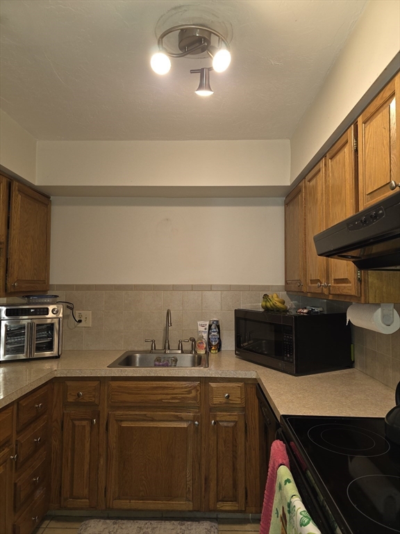340 Sunderland Rd 14