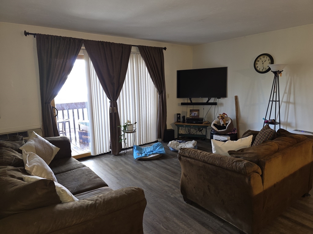 340 Sunderland Rd 14