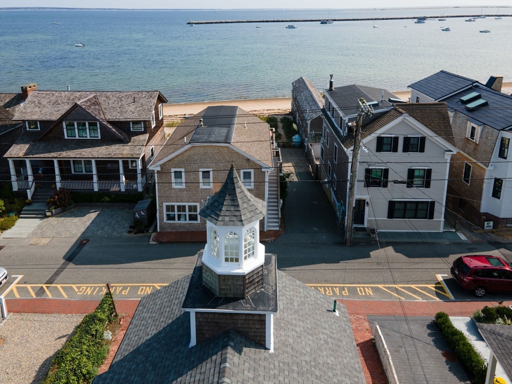 418 Commercial St