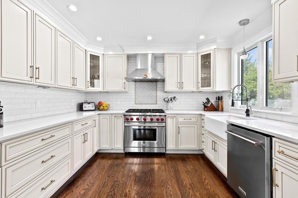 110 Redwood Rd, Newton, MA Photo #2