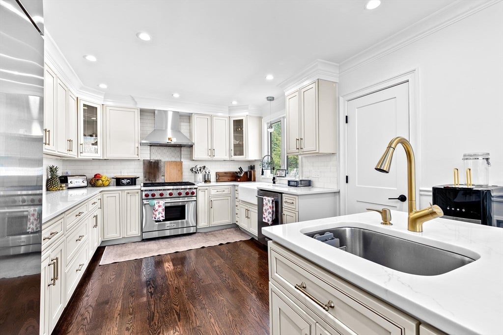 110 Redwood Rd, Newton, MA Photo #3