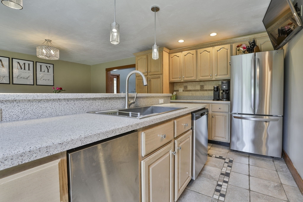 6 Phaneuf St, Middleton, MA Photo #10