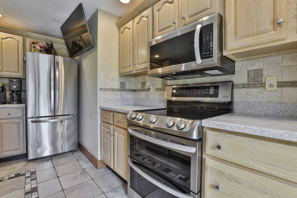6 Phaneuf St, Middleton, MA Photo #5
