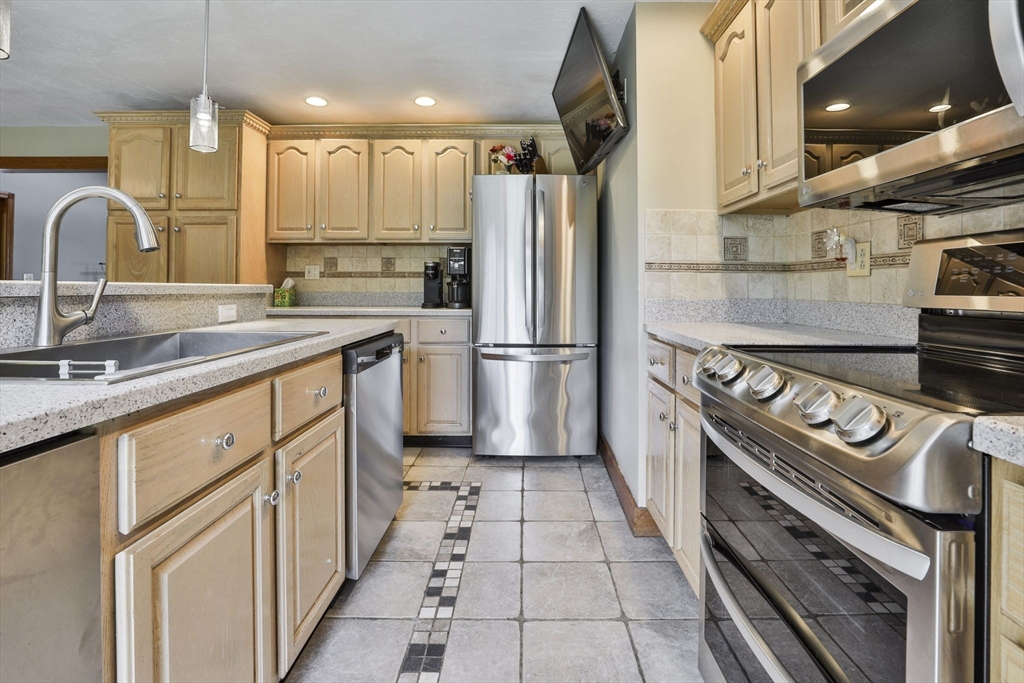 6 Phaneuf St, Middleton, MA Photo #9