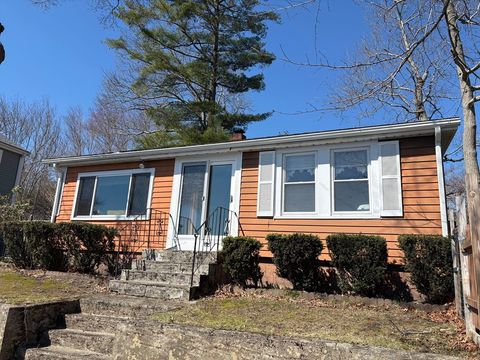 42 Taylor Point Rd Pembroke MA 02359