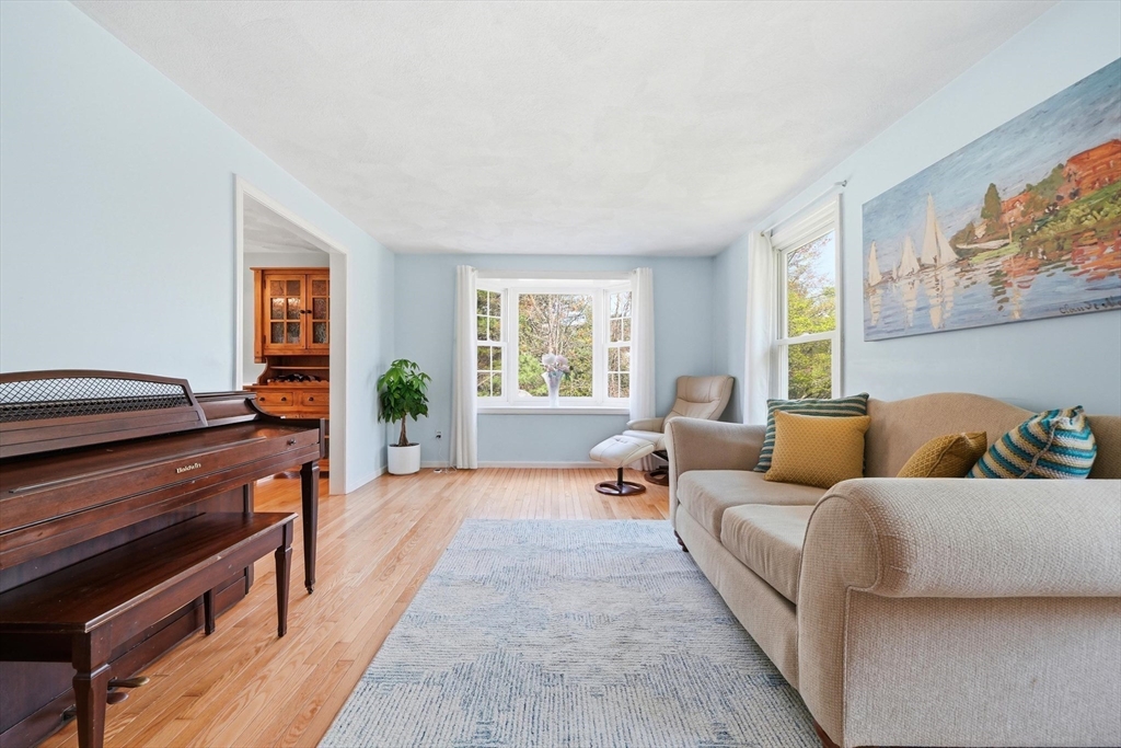 8 Villanova Dr
