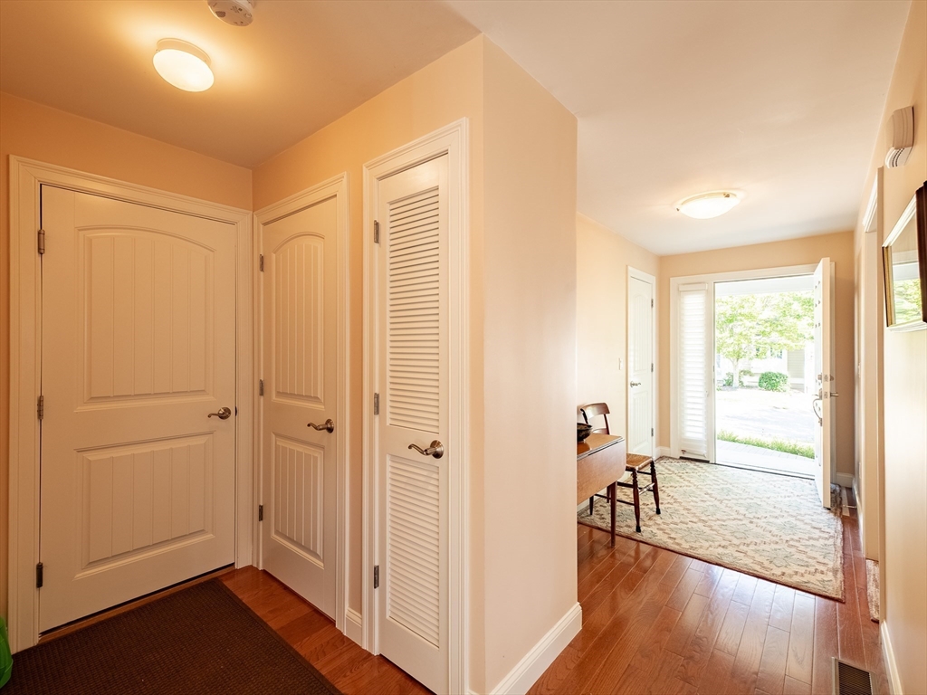 6 Carriage Ln 6