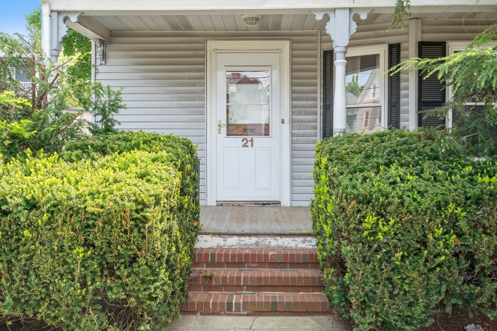 21 Oak Square Ave