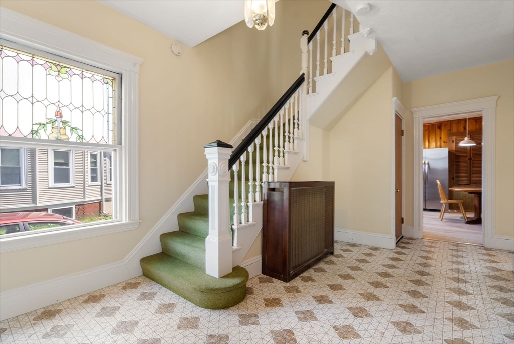 21 Oak Square Ave