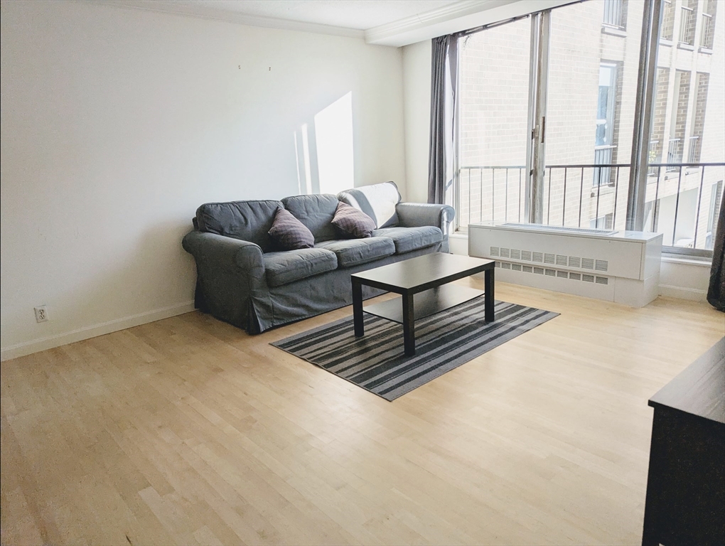 99 Pond Ave 608