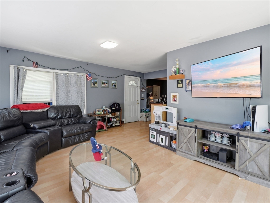 560 Pleasant