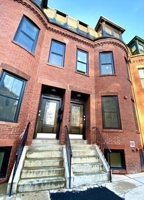 Click for 209 Green St #1, Cambridge, MA slideshow Click for 209 Green St #1, Cambridge, MA slideshow