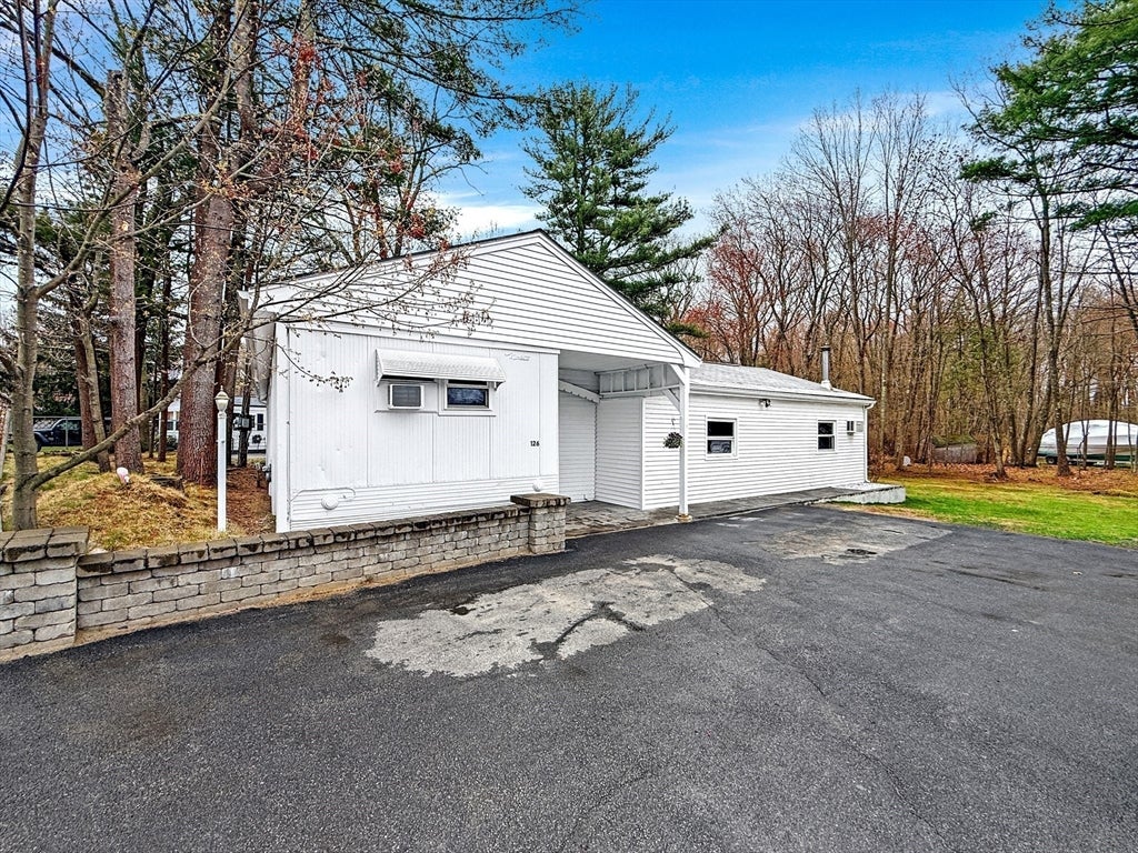 126 Beach Rd