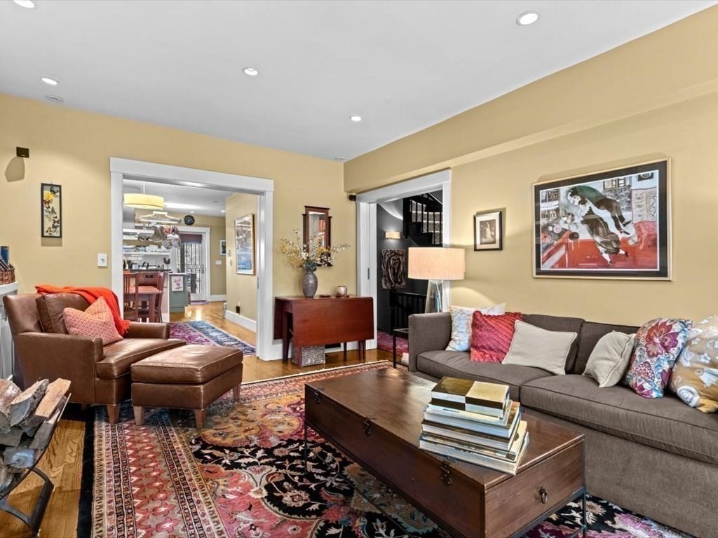 499 Shawmut Ave 4
