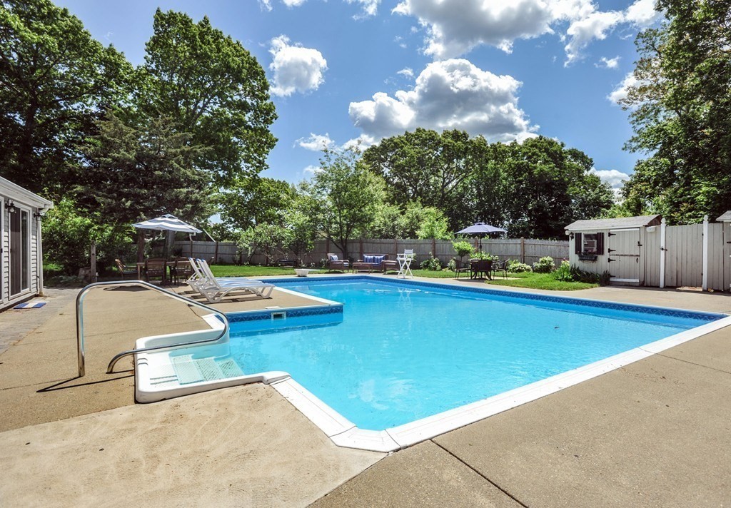 29 Pine Ridge Ln