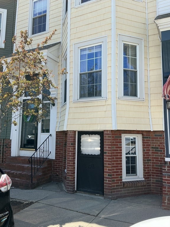 131 H St, Boston MA 02127