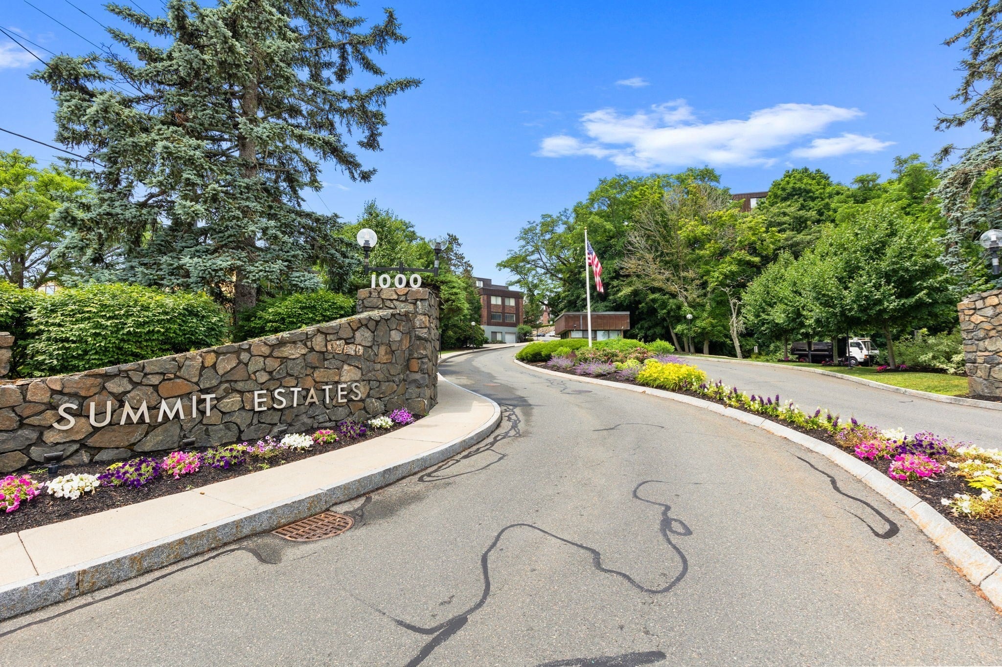 1002 Paradise Rd