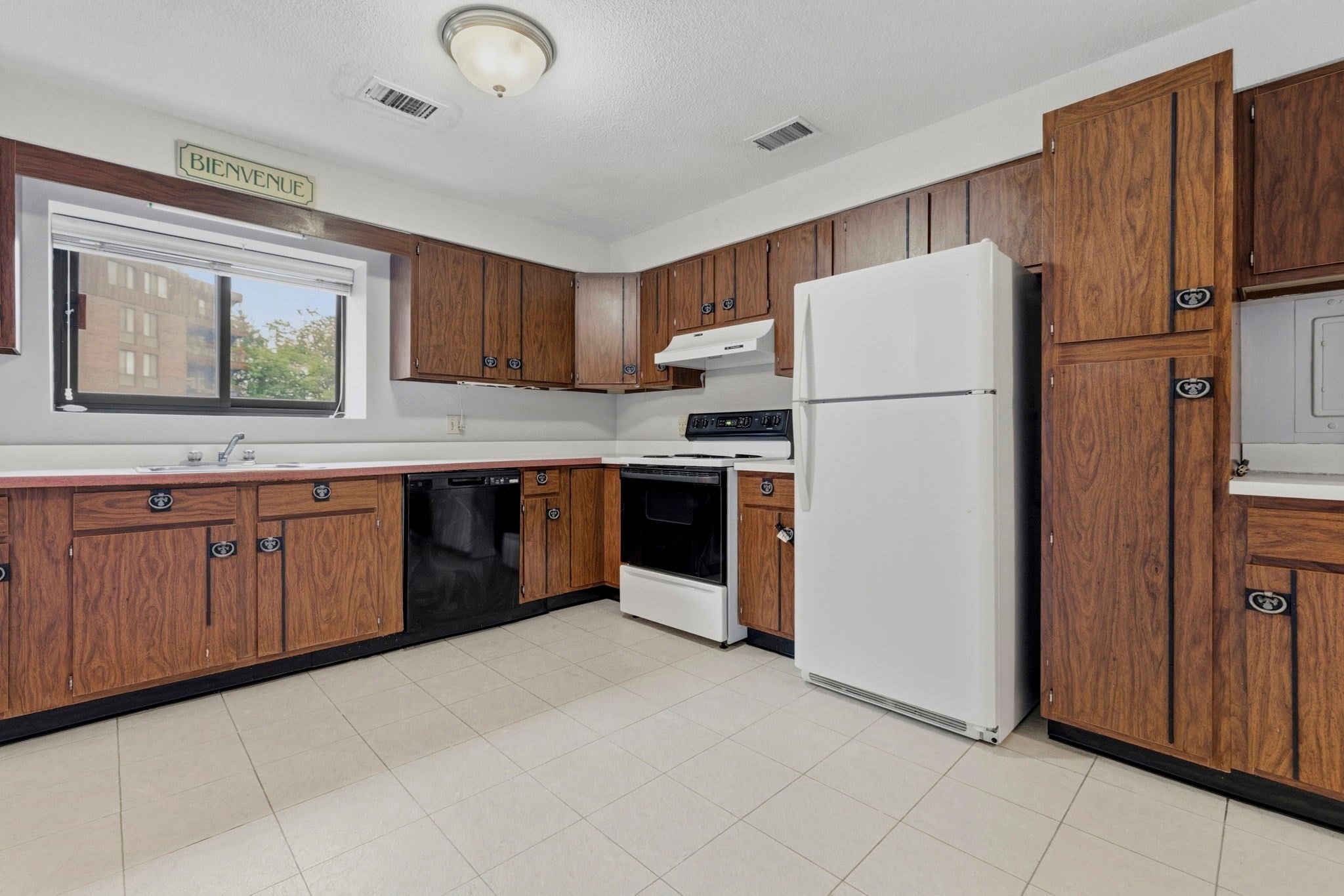 1002 Paradise Rd 1C