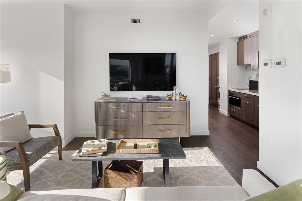 430 Stuart St 1505