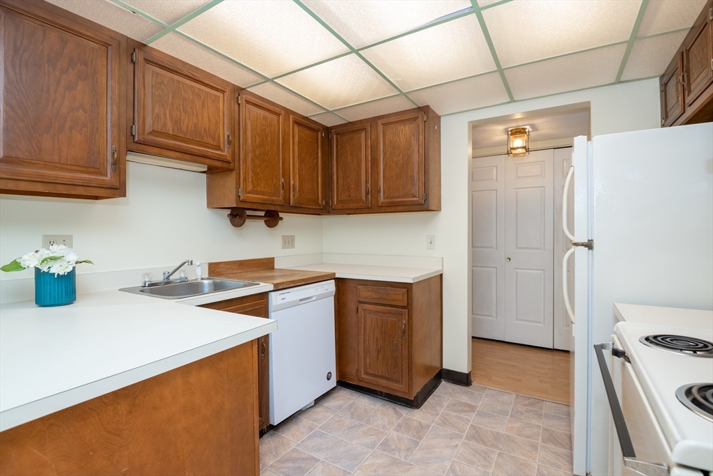 3 Ledgewood Way 16