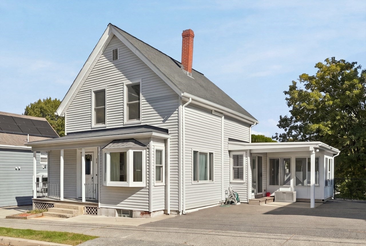 Photo of 58 Webster St, Lynn, MA