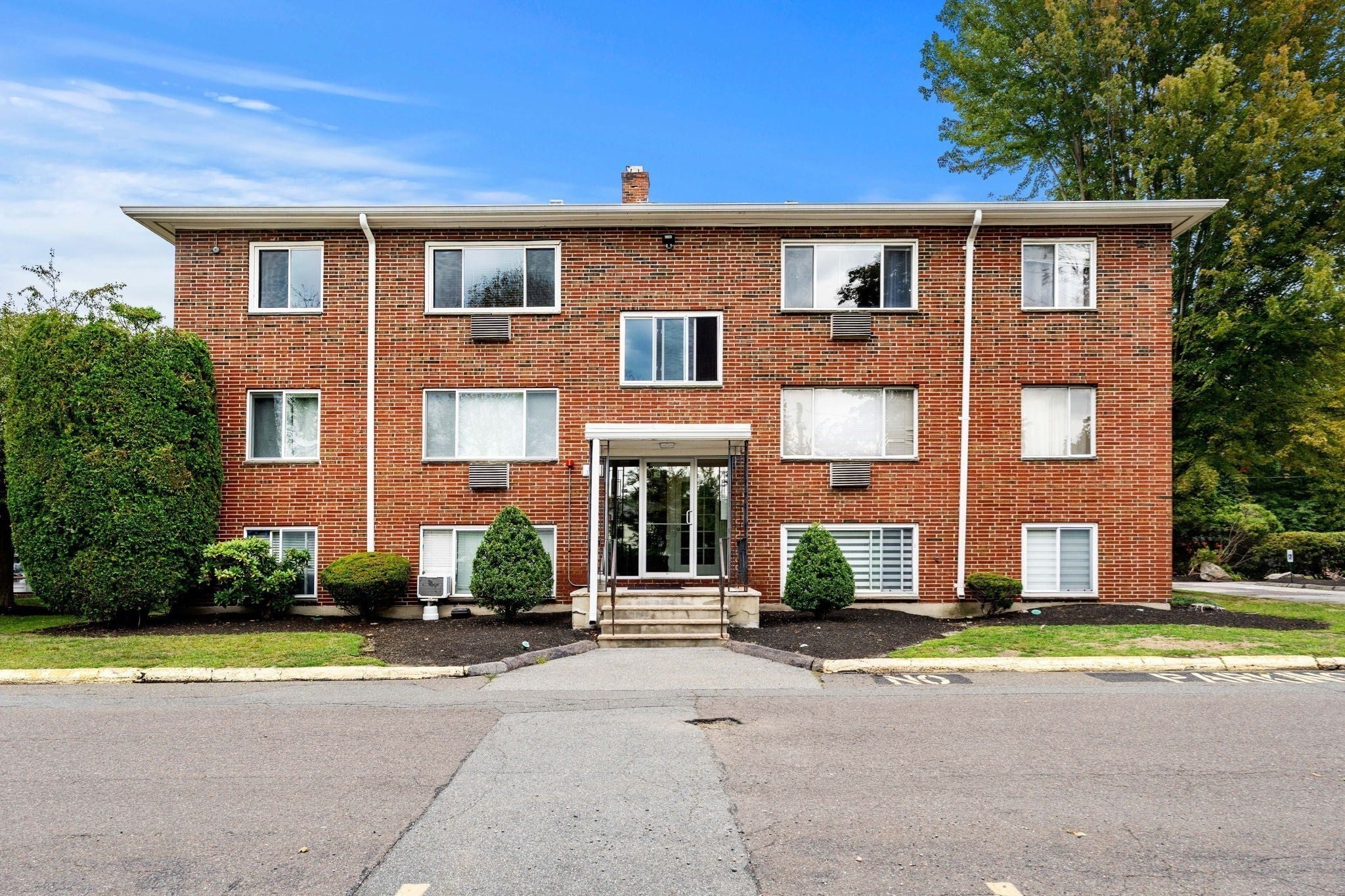 3 Albert Dr #11, Woburn, MA Photo #2