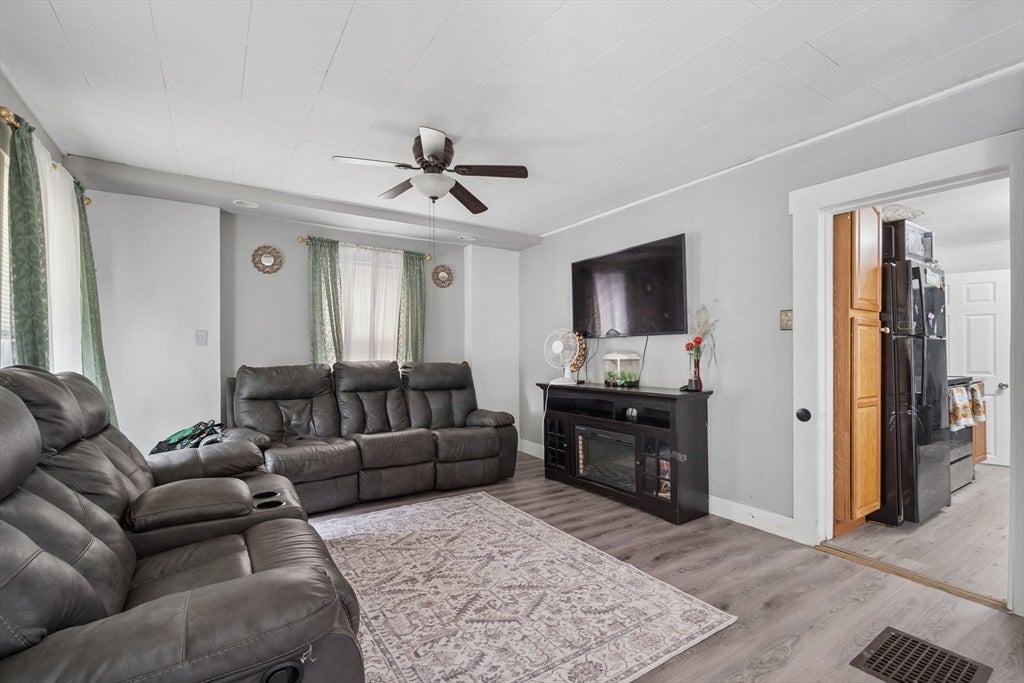 323 Rollstone St, Fitchburg, MA, 323 Rollstone St, Fitchburg, MA Photo #9