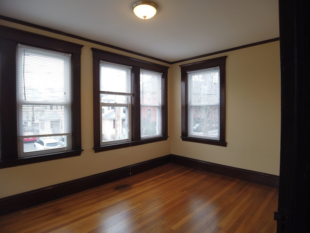 Belmont, Massachusetts 02478, United States, 2 Bedrooms Bedrooms, ,1 BathroomBathrooms,Residential,Pending,159464