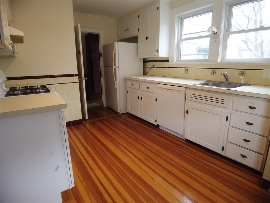 Belmont, Massachusetts 02478, United States, 2 Bedrooms Bedrooms, ,1 BathroomBathrooms,Residential,Pending,159464