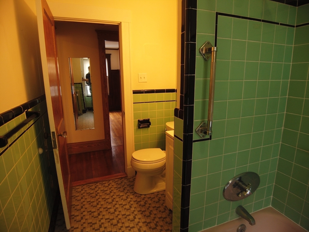 Belmont, Massachusetts 02478, United States, 2 Bedrooms Bedrooms, ,1 BathroomBathrooms,Residential,Pending,159464