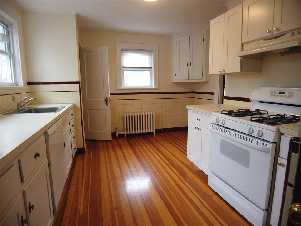 Belmont, Massachusetts 02478, United States, 2 Bedrooms Bedrooms, ,1 BathroomBathrooms,Residential,Pending,159464