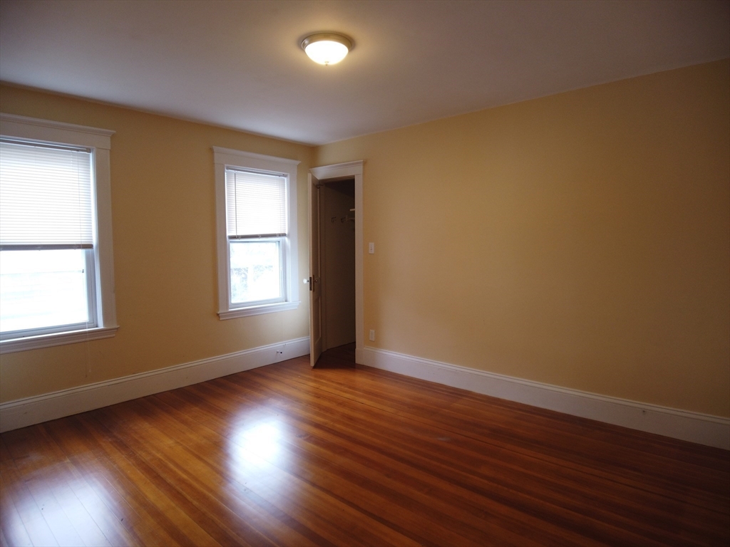 Belmont, Massachusetts 02478, United States, 2 Bedrooms Bedrooms, ,1 BathroomBathrooms,Residential,Pending,159464