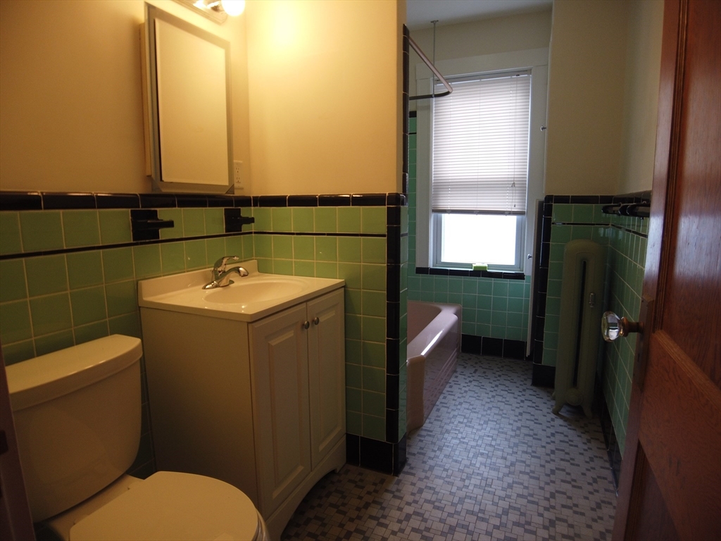 Belmont, Massachusetts 02478, United States, 2 Bedrooms Bedrooms, ,1 BathroomBathrooms,Residential,Pending,159464