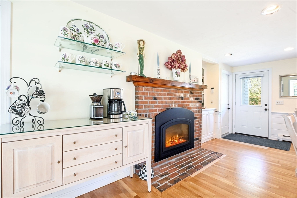 Dennis, Massachusetts 02641, United States, 3 Bedrooms Bedrooms, ,3 BathroomsBathrooms,Residential,Pending,241289