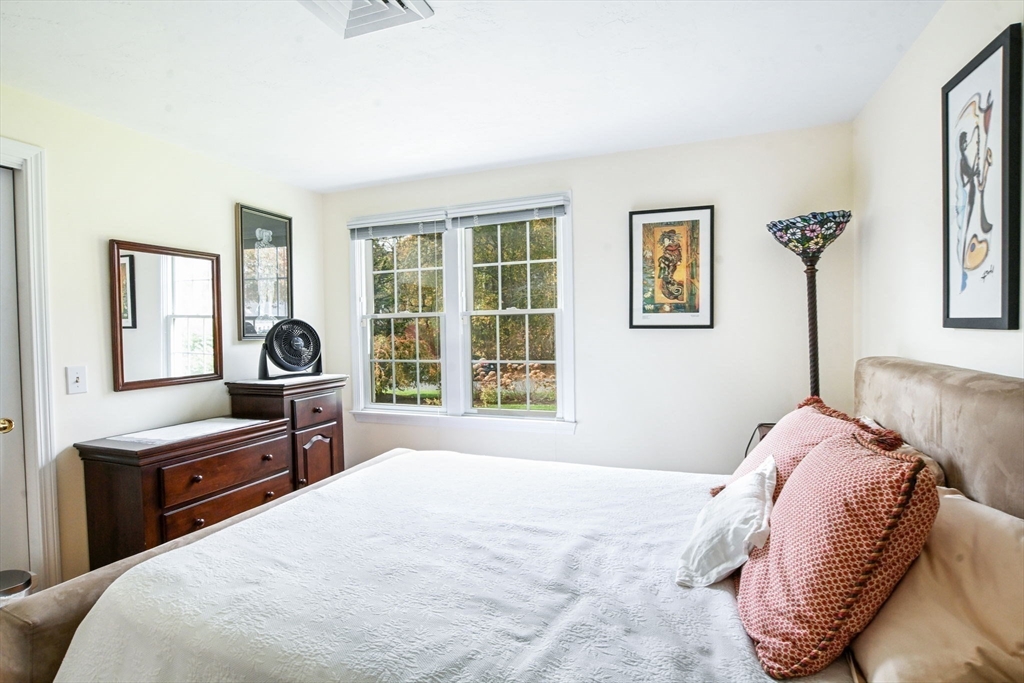 Dennis, Massachusetts 02641, United States, 3 Bedrooms Bedrooms, ,3 BathroomsBathrooms,Residential,Pending,241289